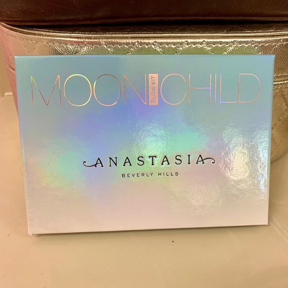 New Anastasia Moon Child Glow Kit Highlighter - Picture 2 of 3